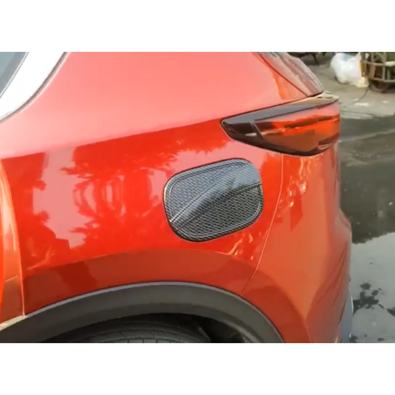 Ốp Nắp Xăng Xe Mazda CX5 2022-2018 Vân carbon Cao Cấp
