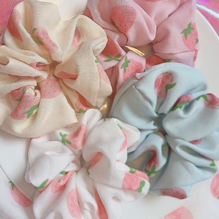 Dây buộc tóc Scrunchies quả dâu to