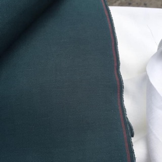 Vải linen ướt màu cổ vịt, tông trầm.