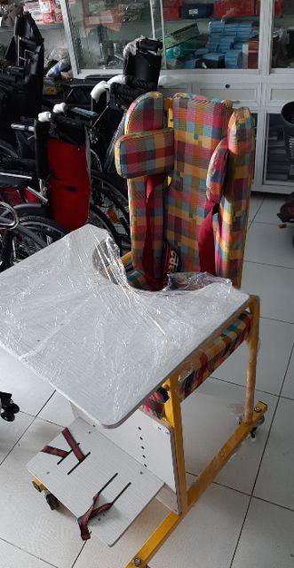Ghế ngồi cho trẻ bại não loại lớn