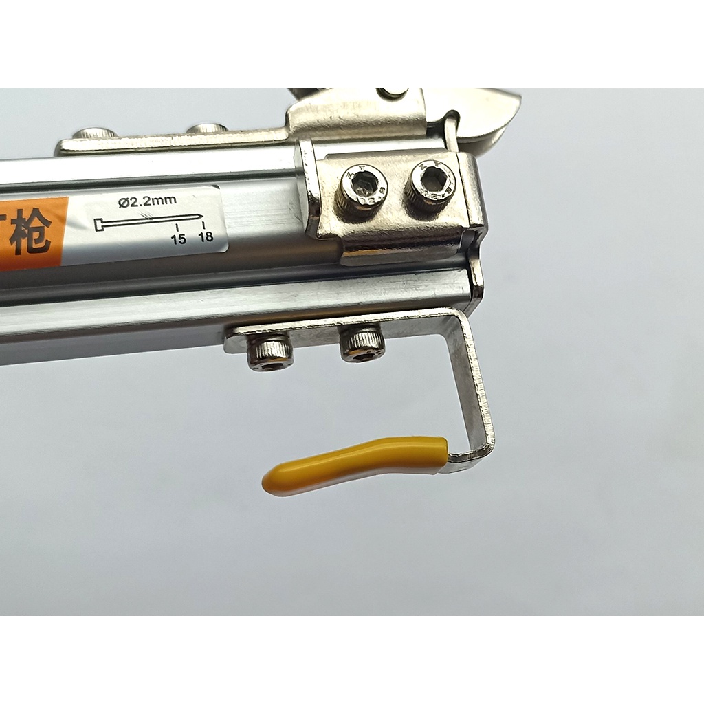 Dụng cụ hỗ trợ đóng đinh bê tông liên hoàn tự động cỡ băng 65 đinh ST15 và ST18