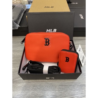 Túi đeo chéo mới của nhà MLB