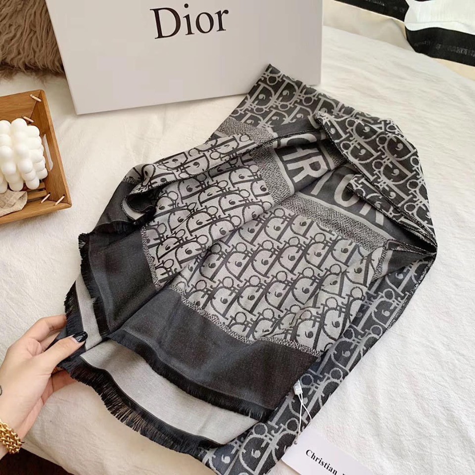 Khăn lụa choàng cổ Dior hàng đẹp có hộp sang chảnh