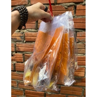 Bánh tráng cuốn bơ chấm sốt me
