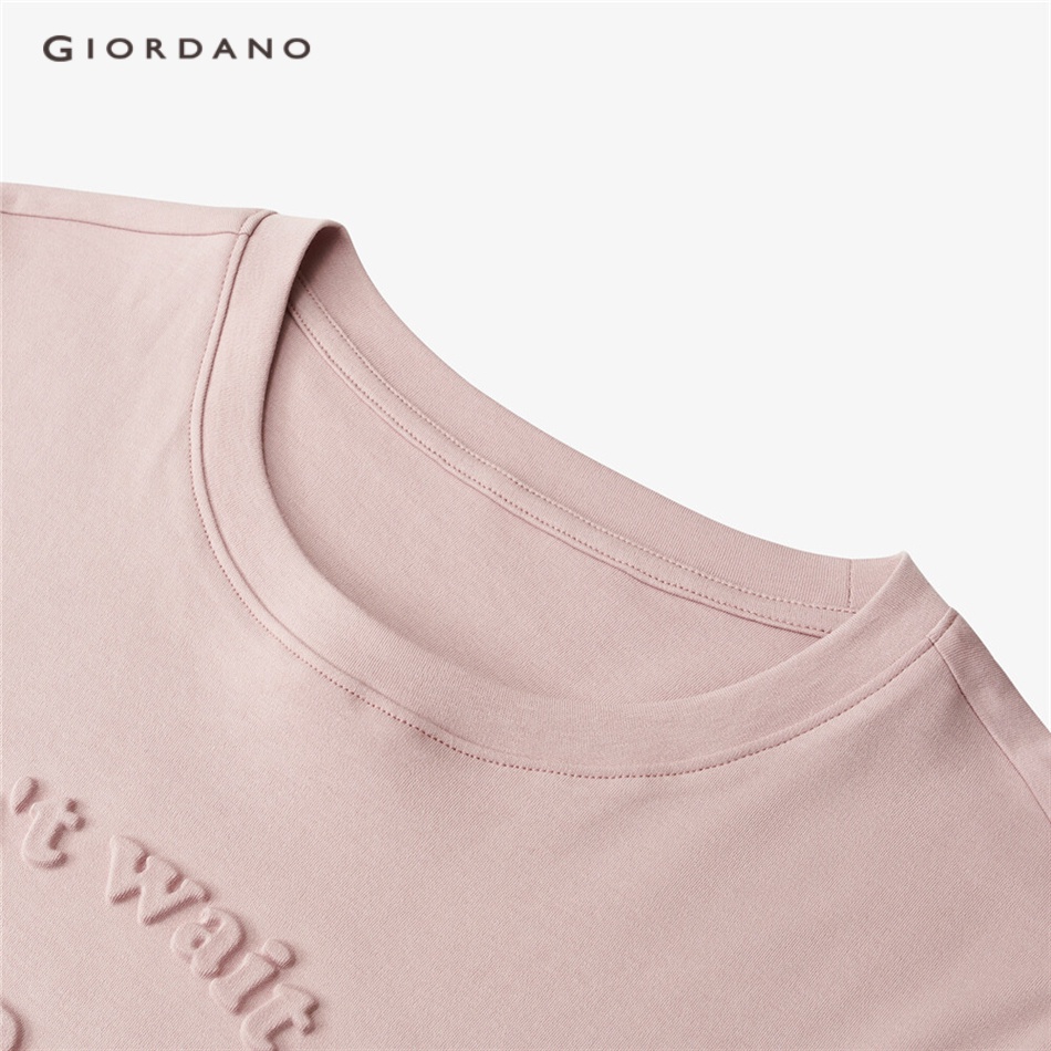 Áo thun Giordano 05322382 tay ngắn cổ tròn dáng rộng vải cotton 100% in chữ tiếng Anh sành điệu cho nữ