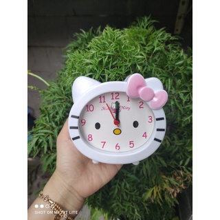 Đồng hồ để bàn hello kitty có báo thức