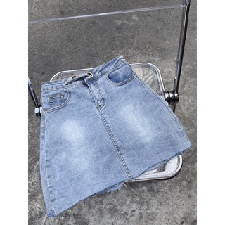 CHÂN VÁY JEANS KHOEN NÚT