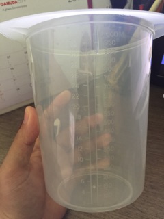 Cốc nhựa chia vạch 3 miệng rót