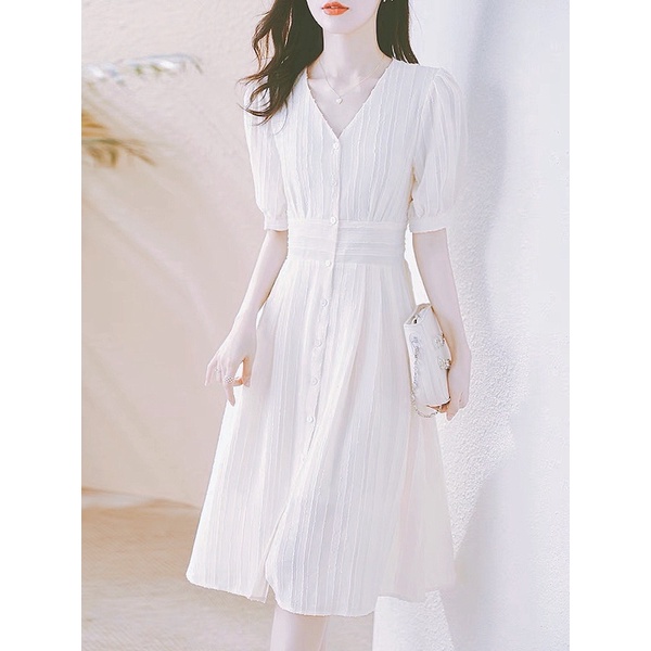 VÁY TRẮNG GÂN NỔI TÔN EO CON KIẾN BY MULLET