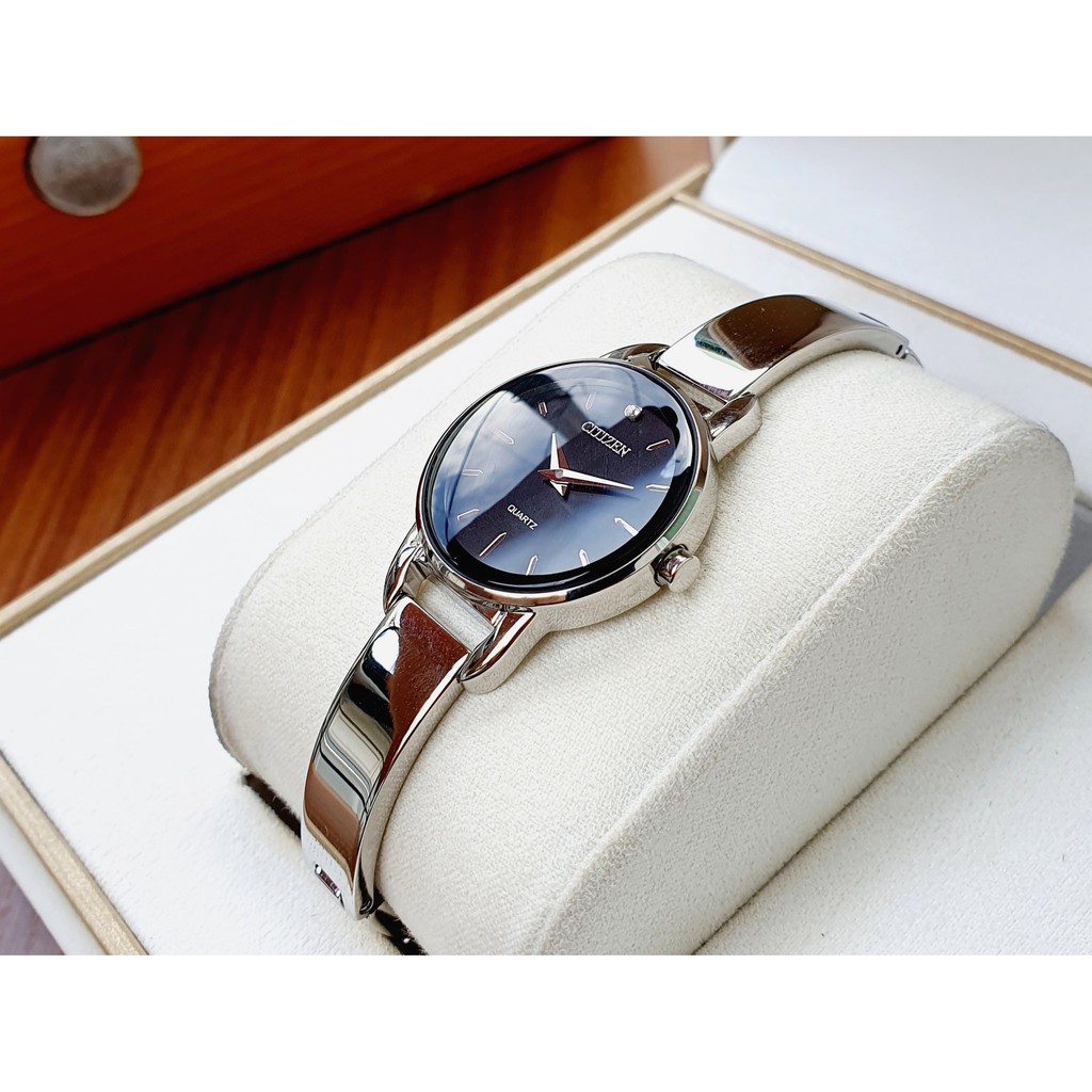 Đồng hồ nữ chính hãng Citizen EZ6370-56E dáng gọng kiềng - Máy Quartz pin - Kính khoáng cứng
