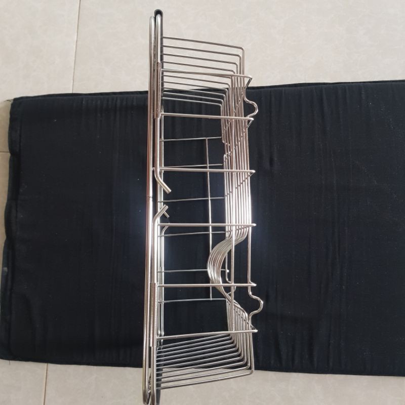 Rổ inox 304 đặt trên chậu rửa bát