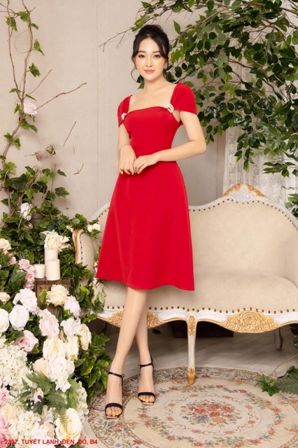 Đầm thun xoè cao cấp cổ vuông tay ngắn )có nhiều size và màu sắc)