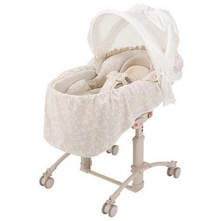 Nôi 3 chức năng có màn che Aprica Baby Swing 680 4WF