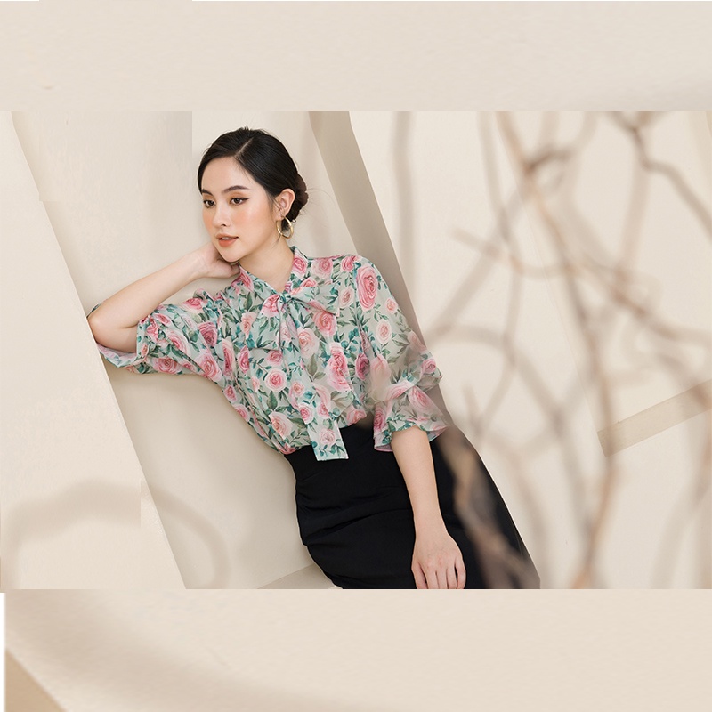 Aó tơ nền xanh in hoa, cổ thắt nơ, tay loe 2 tầng Toson 14500X81