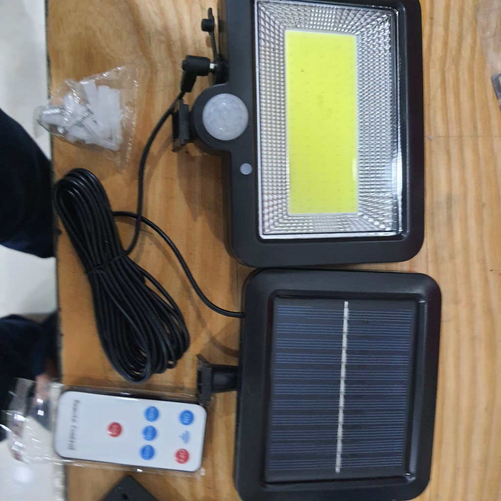Đèn năng lượng mặt trời cảm biến hồng ngoại Solar 100LED/ 20LED siêu sáng