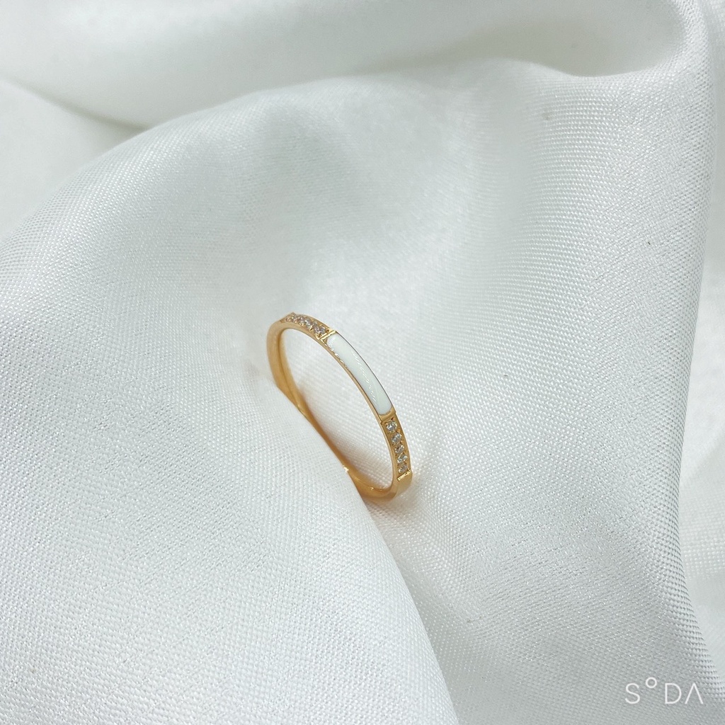 [FreeShip] Nhẫn nữ Titan đính đá sọc trắng J5-404 - CAM KẾT KHÔNG BAY MÀU