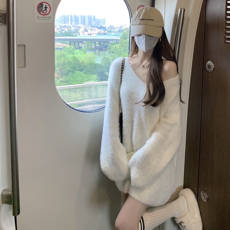 (Order) Áo len nữ lông thỏ lệch vai cổ V màu trắng form thụng giấu quần Hàn Quốc hot ulzzang