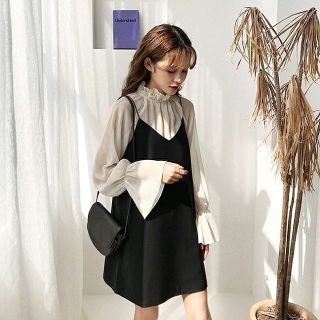 Set váy yếm + sơ mi voan