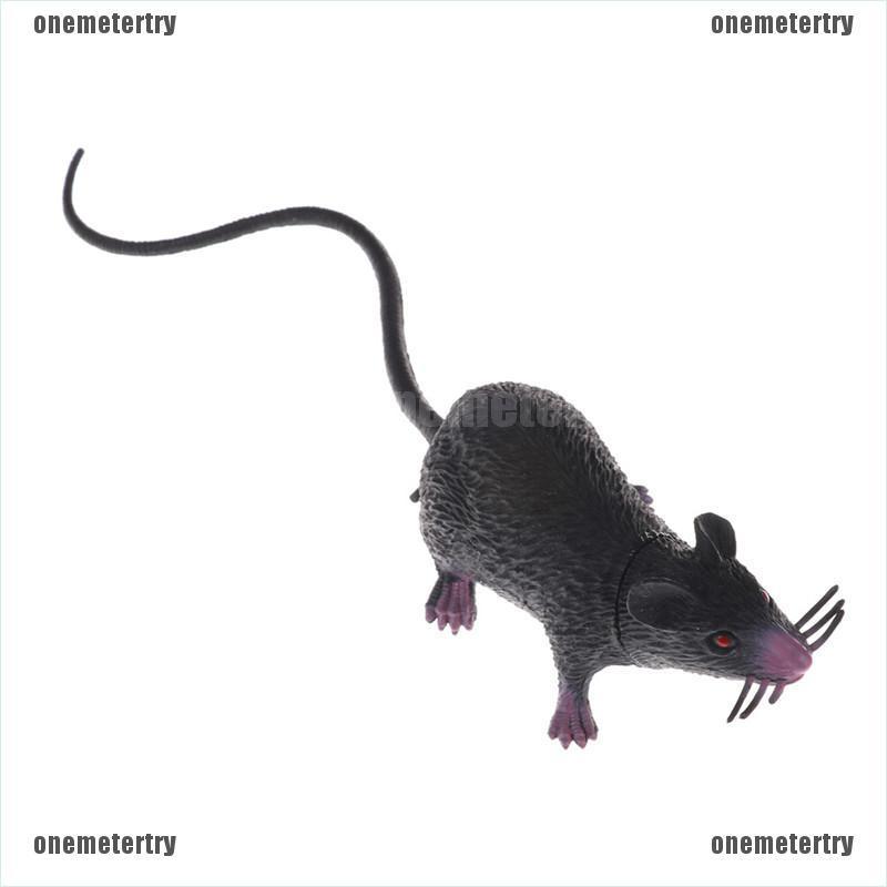 Con chuột giả dùng để trang trí Halloween