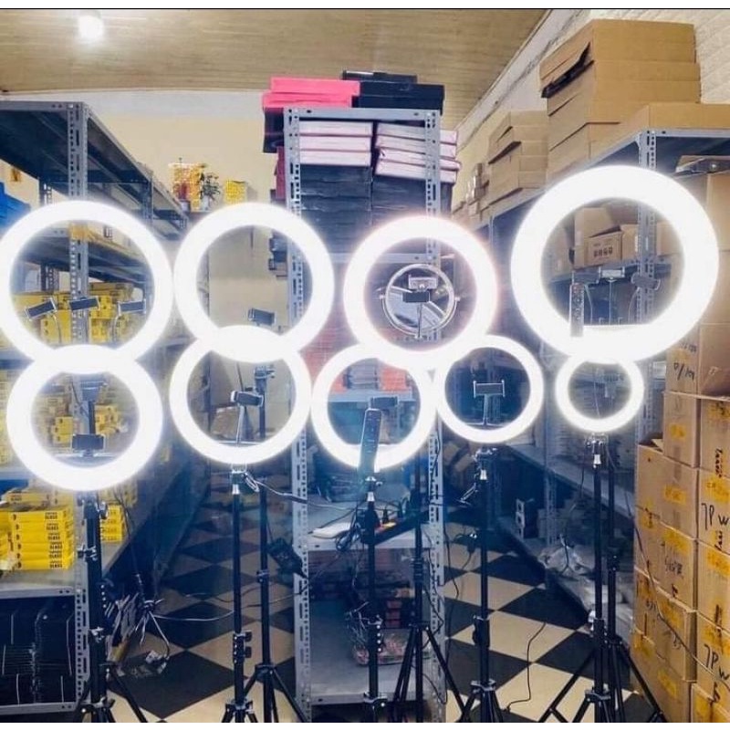 đen live size 26 cm chức năng chiếu sáng , live stream. anh sáng gồm 3 màu.