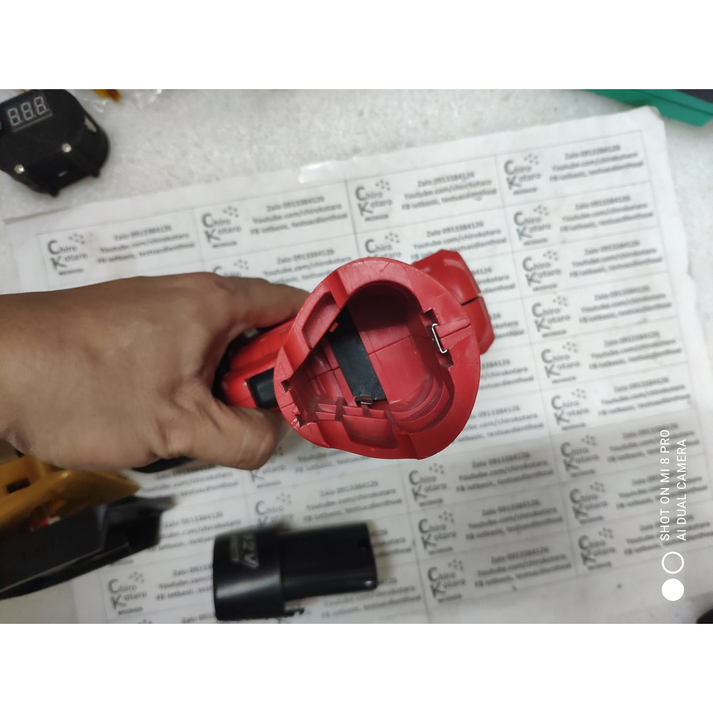 Đế chuyển pin các máy tam giác tàu 12V Li-ion sang dùng hộp pin cài Makita lắp 12-14v