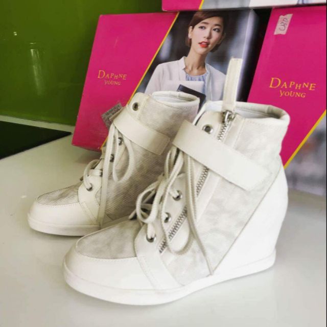 GIÀY SNICKER DAPHNE ẢNH THẬT