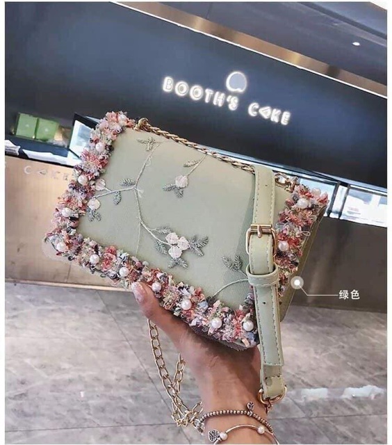 Túi xách thêu hoa đinh cườm