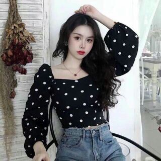 Áo cổ U chấm bi tay bèo