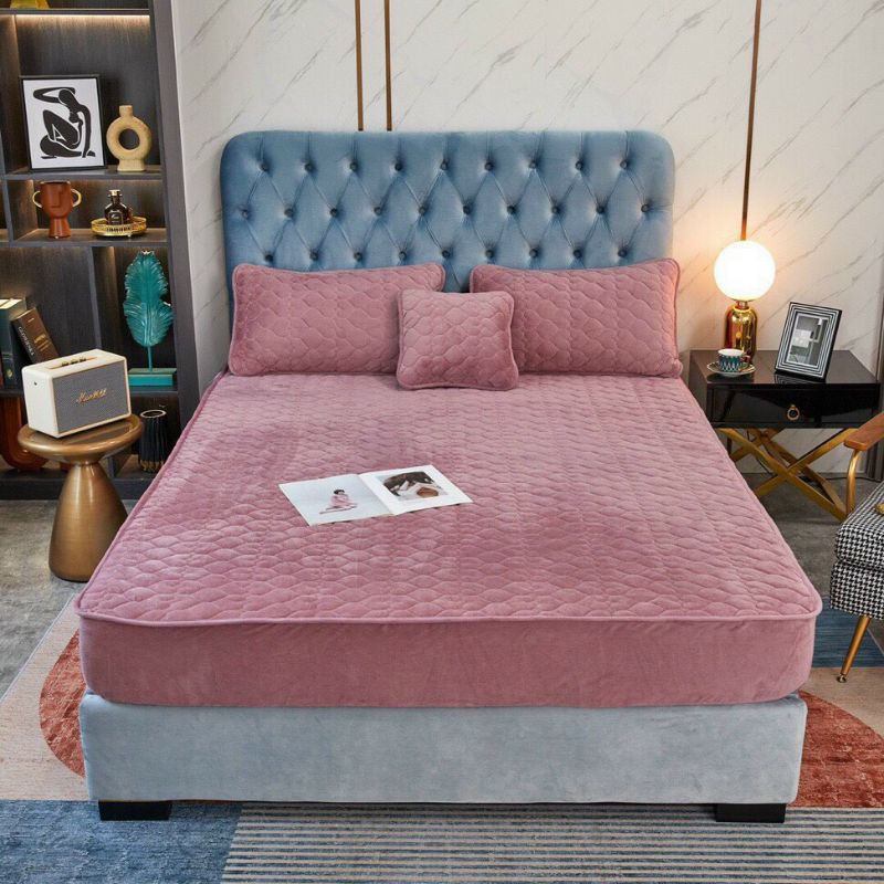 THẢM BỌC ĐỆM NỈ NHUNG TRẦN TIM TẶNG KÈM HAI VỎ GỐI NẰM VÀ 1 GỐI TỰA KÈM RUỘT