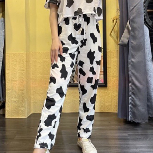 Quần Bò Sữa Ống Suông From Rộng Dáng Jogger In Họa Tiết Loang Bò Sữa Có Dây Rút Gấu Phong Cách Ulzzang | BigBuy360 - bigbuy360.vn