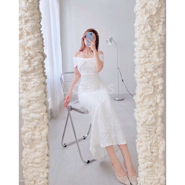 Đầm CHOU trễ vai form body dáng xoè TRẮNG và ĐEN | BigBuy360 - bigbuy360.vn