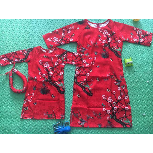 set áo dài cách tân kèm chân váy mẹ và bé gái