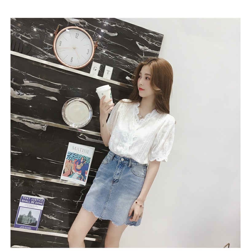 Áo sơ mi tay ngắn cổ V phối ren hoa cho nữ | BigBuy360 - bigbuy360.vn
