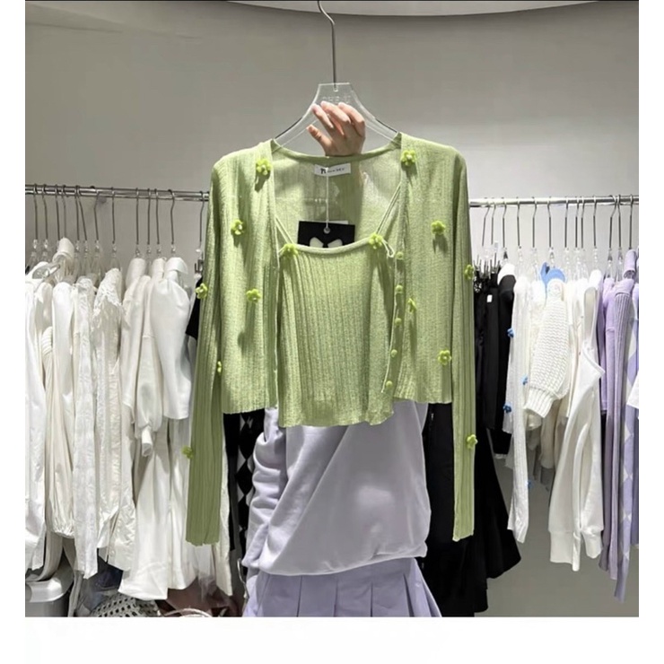 Set áo cặp len hai chi tiết gồm áo hai dây mix cùng cadigan len hoa thêu nổi vintage siêu xinh