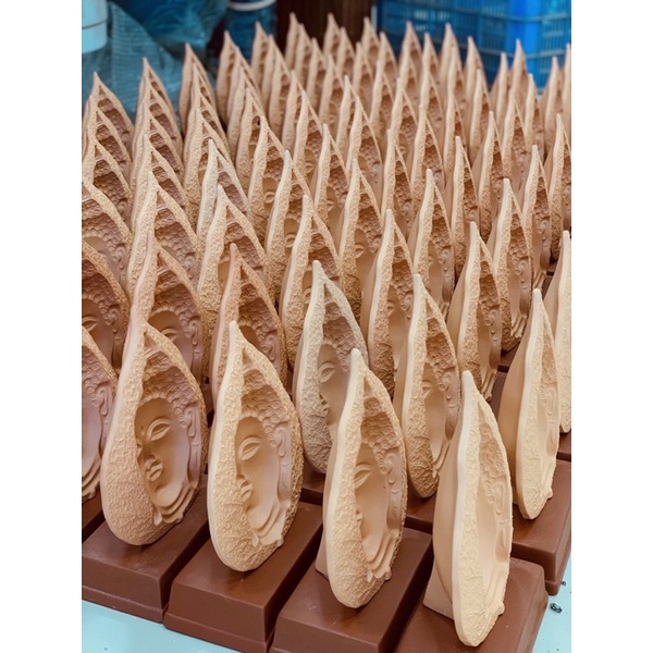 Tượng Phật Thích Ca mâu ni 3D bằng Gốm trên lá bồ đề