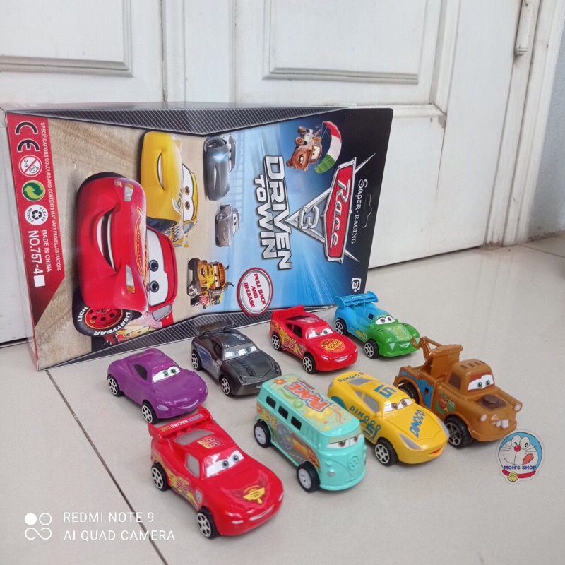 Hộp 8 chiếc xe ô tô Mcqueen bằng nhựa, chạy bánh đàu