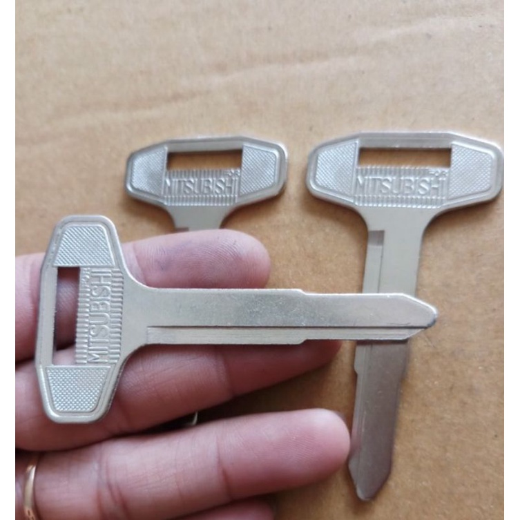 Phôi chìa khoá ô.tô Mitsubishi chuẩn zin ( combo 3 chìa )