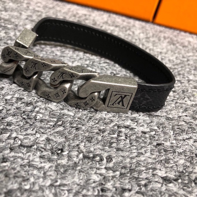 Vòng tay L0uis Vuitt0n monogram leather bracelet