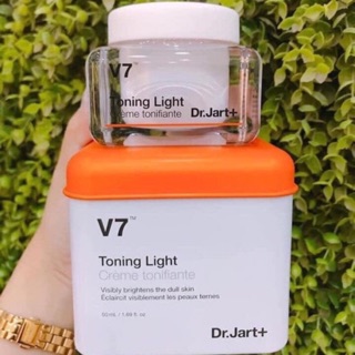 Kem dưỡng trắng và tái tạo da V7 toning light mẫu mới