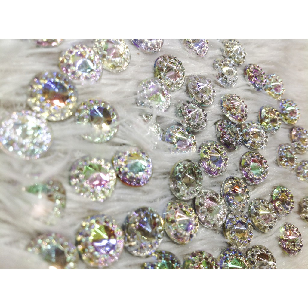 Set 10 Hạt đá acrylic kết áo tròn chóp viền hoa 3d ánh 7 màu size 8mm và 1cm