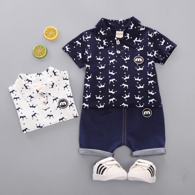 Bộ áo thun ngắn tay in hình vương miện + quần short đen cho bé trai