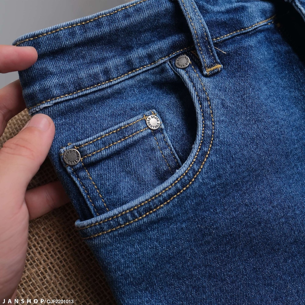 Quần Jeans Xanh Basic In Chữ Bên Túi Nổi Bật