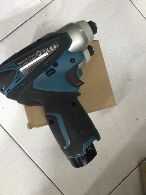 Vit makita TD090DZ , 2pin đóng vỏ Zin , sac china 220v