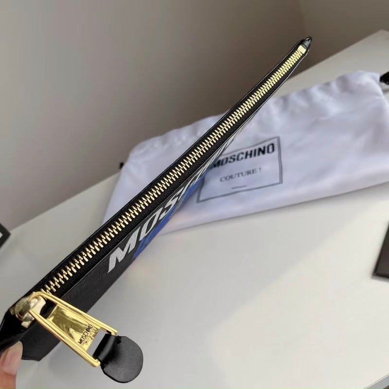 Sale off- Clutch Moschino siêu hot