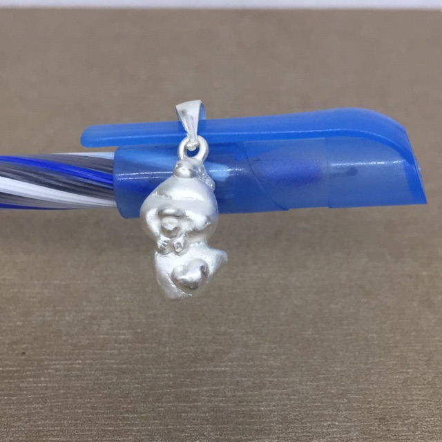 Mặt dây chuyền con giáp hình gà phồng đeo nơ tim bạc ta chuẩn NGỌC MẬU