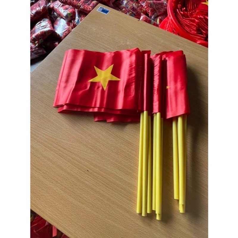 Cờ Vẫy Khai giảng, Cờ đỏ sao vàng