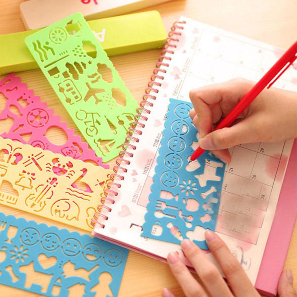 Set 4 Thước Vẽ Tranh Bằng Nhựa Họa Tiết Hoạt Hình Màu Sắc Ngẫu Nhiên DIY