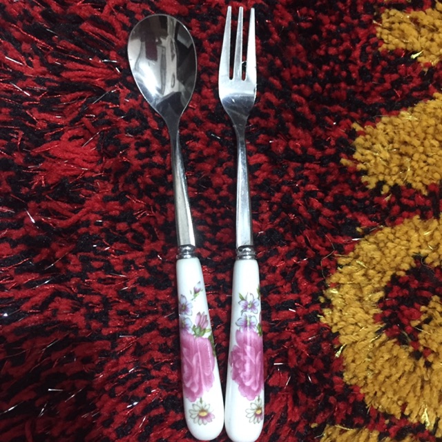 Bộ đôi thìa + dĩa cán sứ cực xinh
