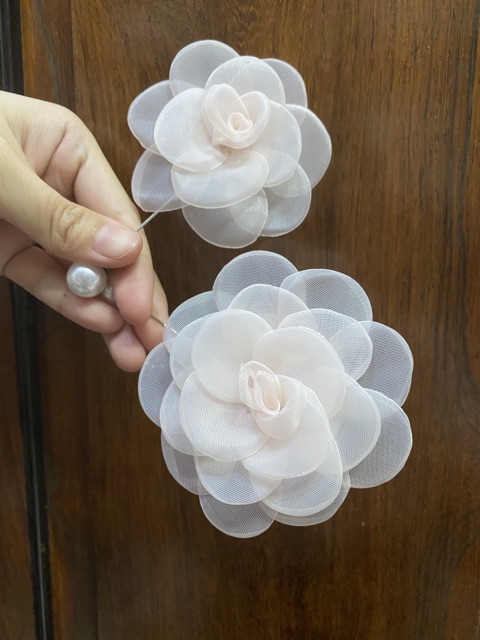 Hoa cài áo chất liệu voan cao cấp làm thủ công tỉ mỉ