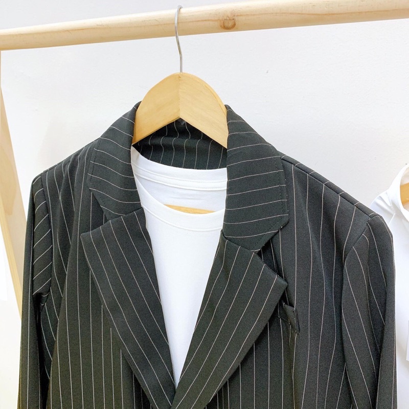 Blazer đen kẻ sọc